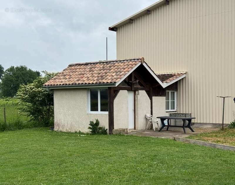 Maison à SAINT-SULPICE-DE-POMMIERS