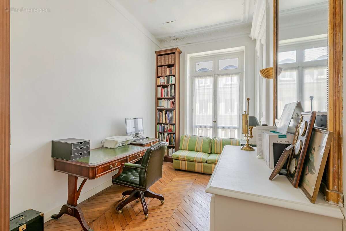 Monceau.  Appartement  lumineux de 4 pièces de 117m² en étage élevé. - photo 10