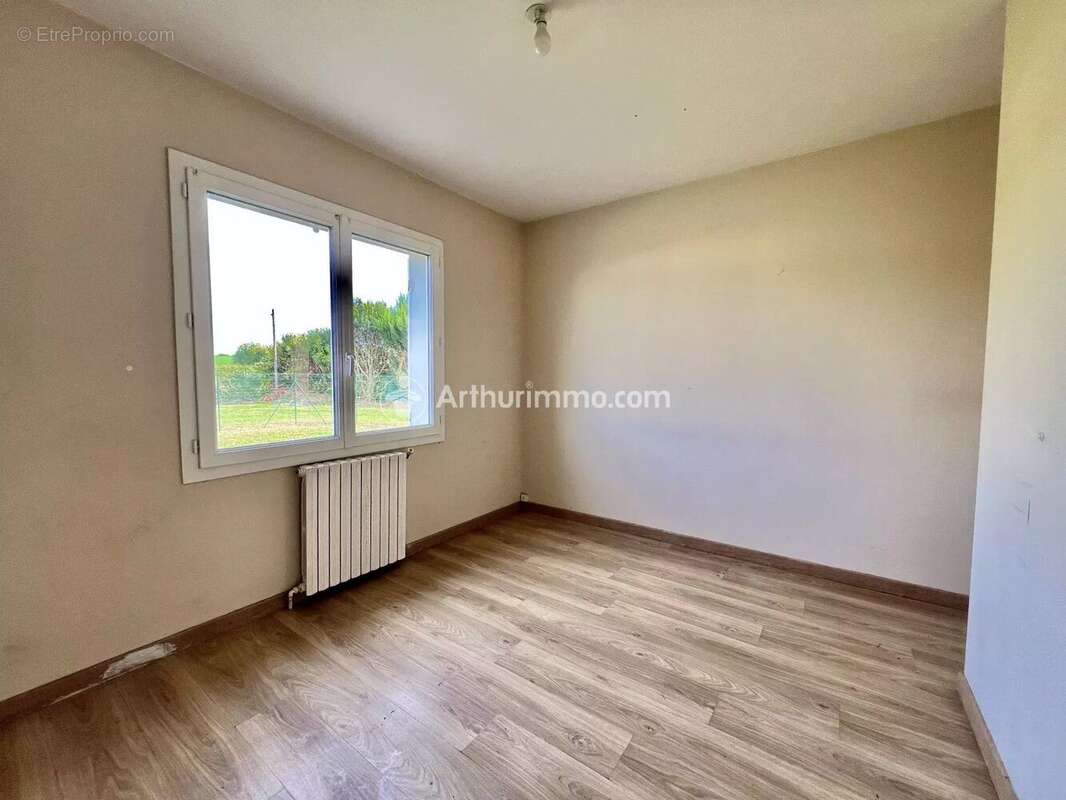 Maison à LES NOUILLERS