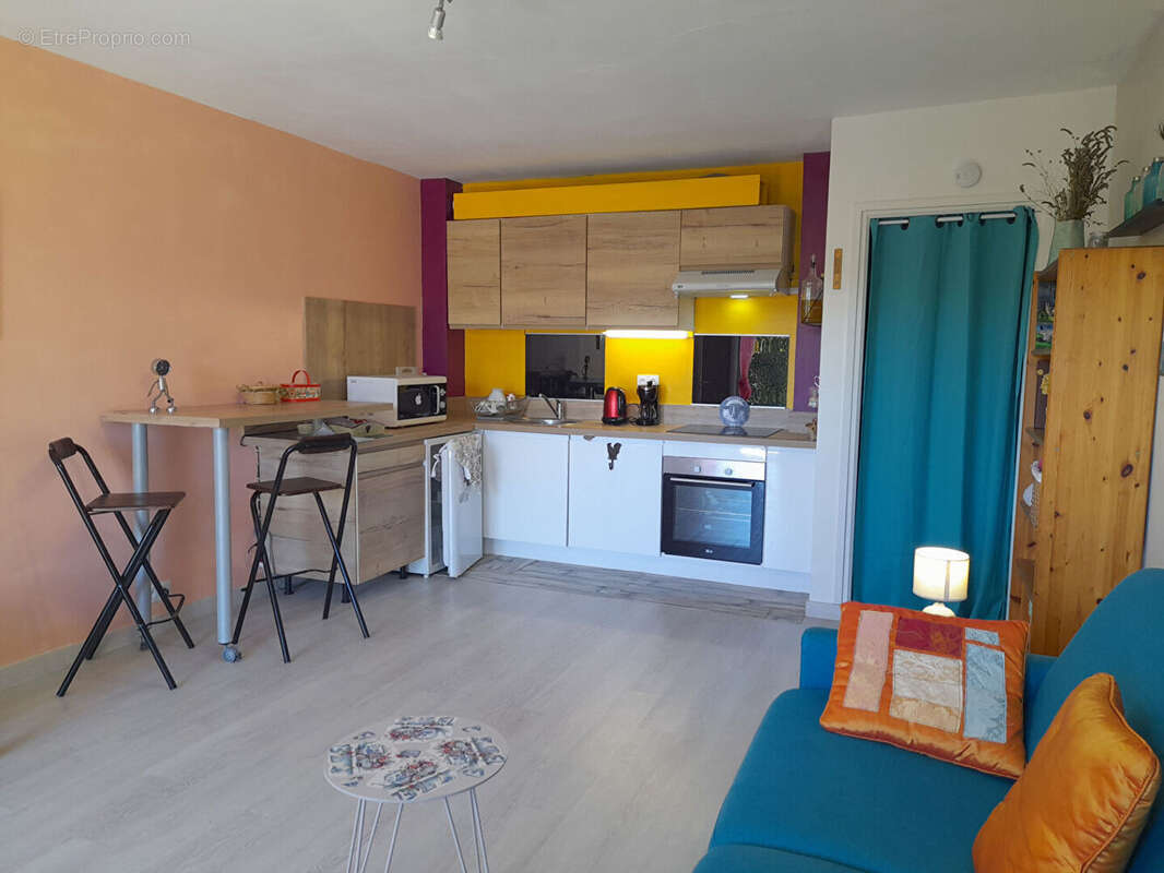 Lorgues, Au calme charmant studio avec jardinet , terrasse et vue dégagée. - photo 2