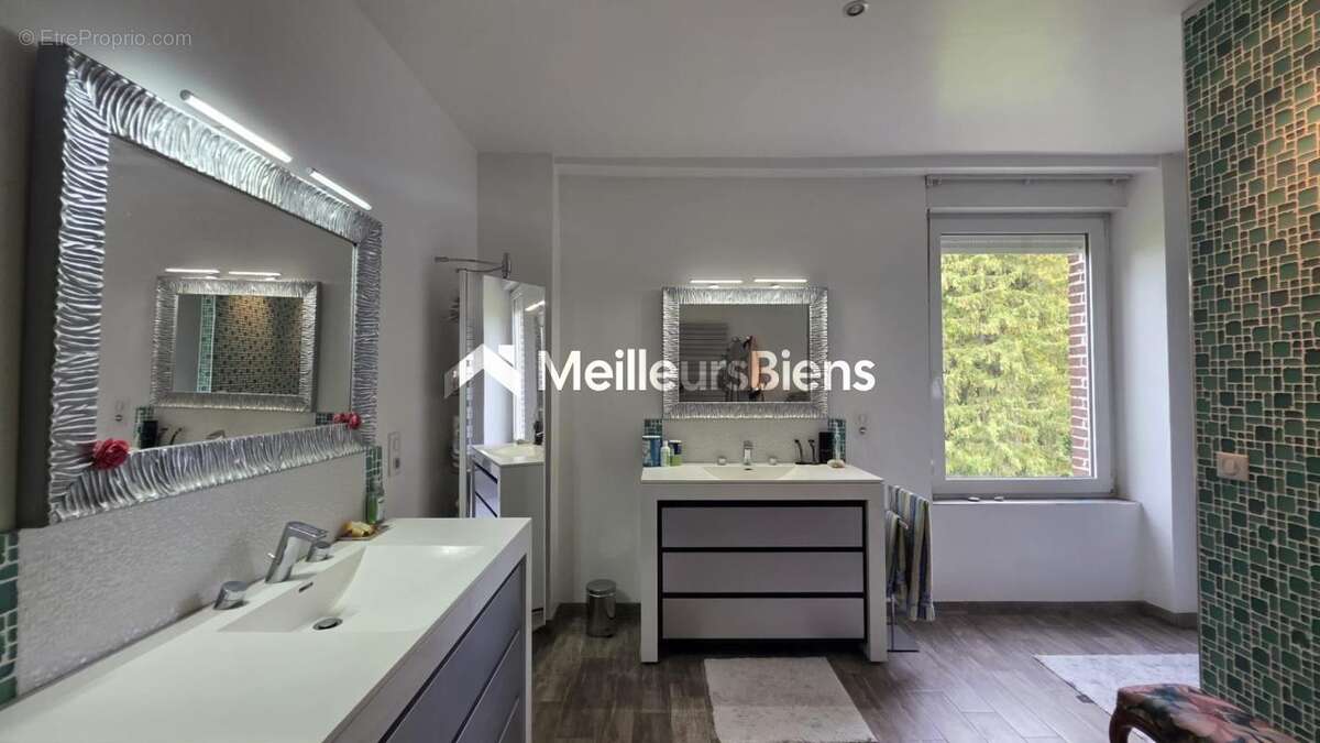 Maison à JENLAIN