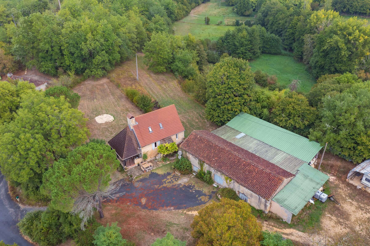 Maison à BLANQUEFORT-SUR-BRIOLANCE