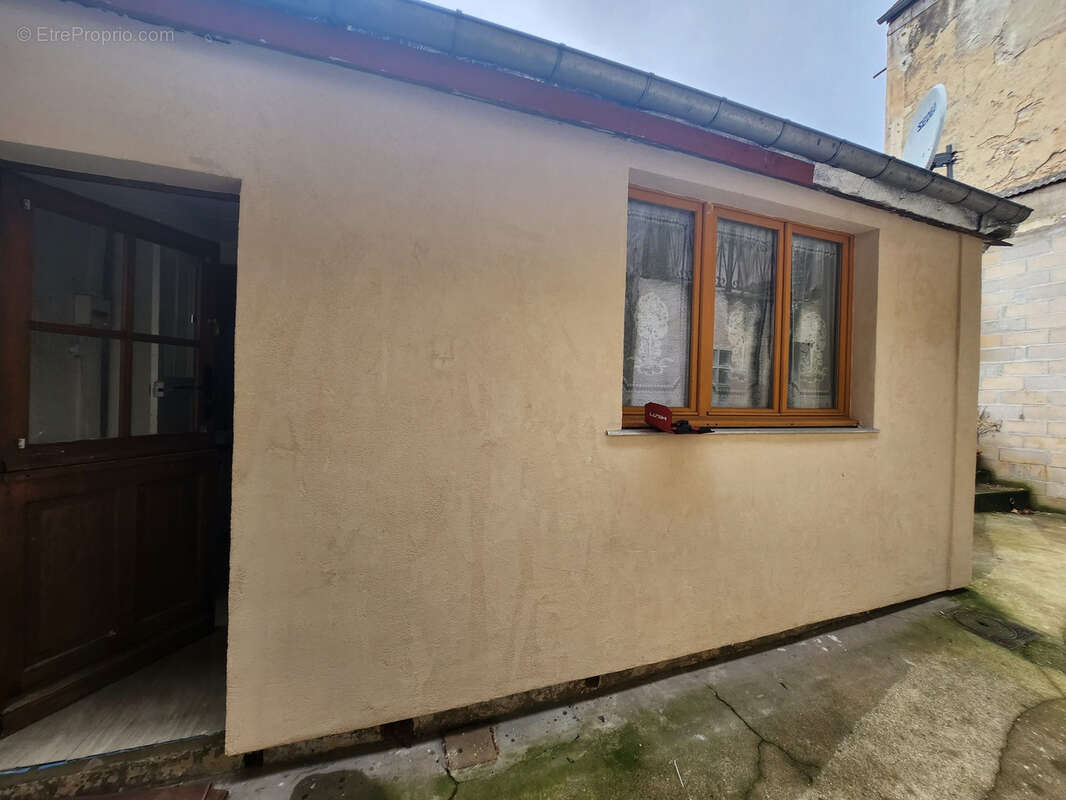 Maison à LA QUEUE-LES-YVELINES