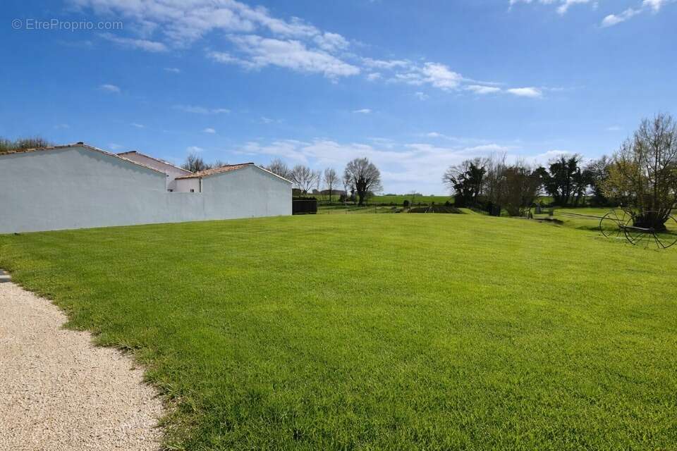 Terrain 432 m² à Sainte-Soulle  - photo 2