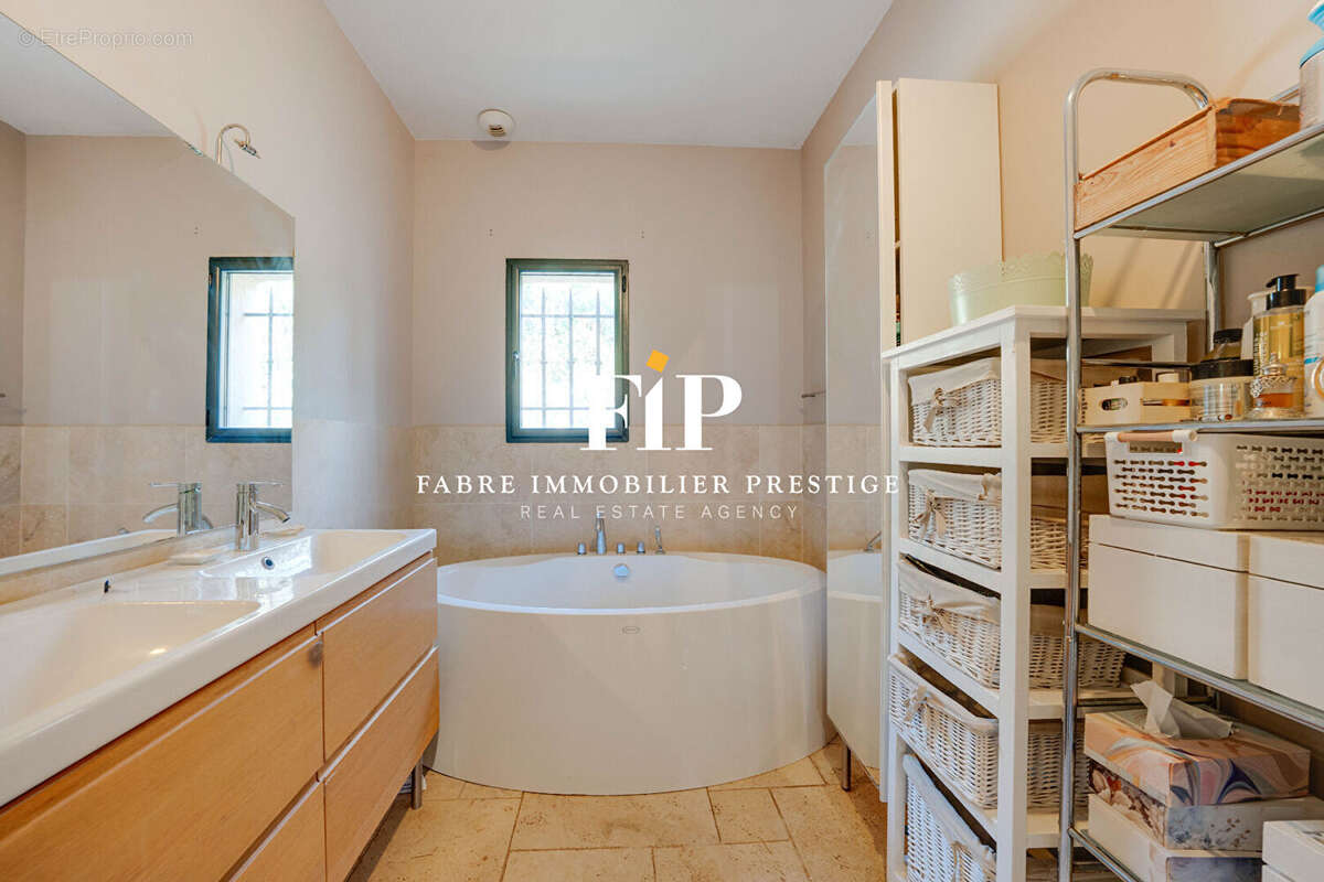 Maison à SAINT-MAXIMIN-LA-SAINTE-BAUME