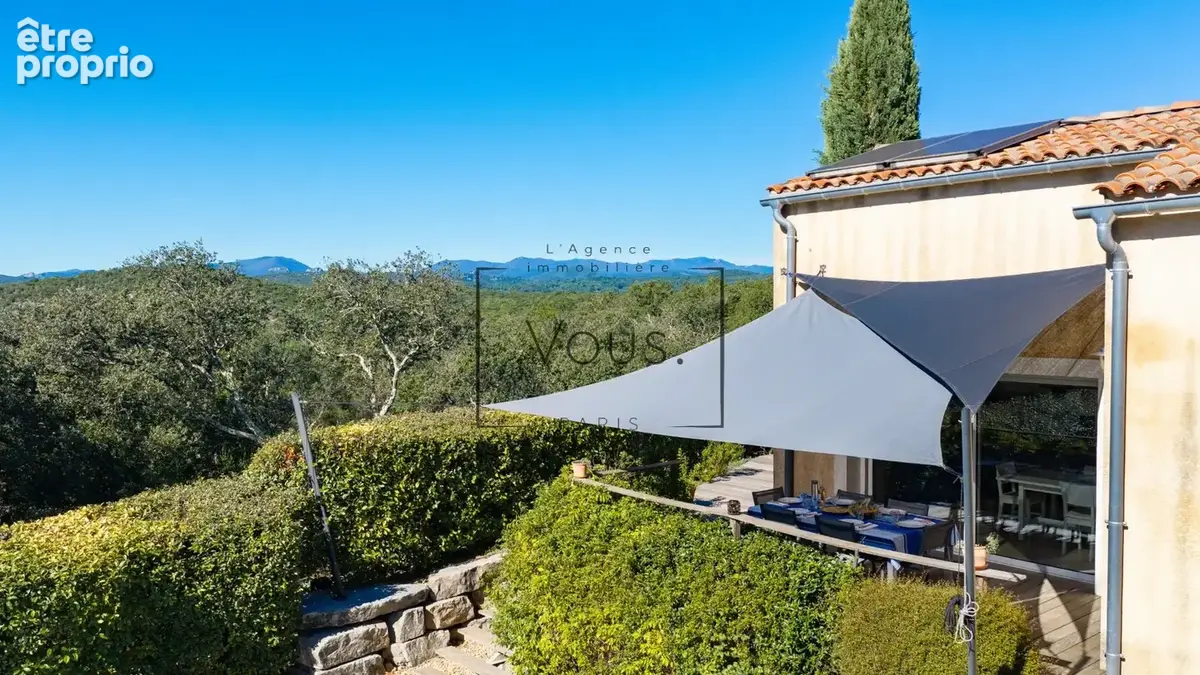 Villa contemporaine de plain-pied avec piscine, au cœur d’un terrain boisé, aux portes des Cévennes - photo 3