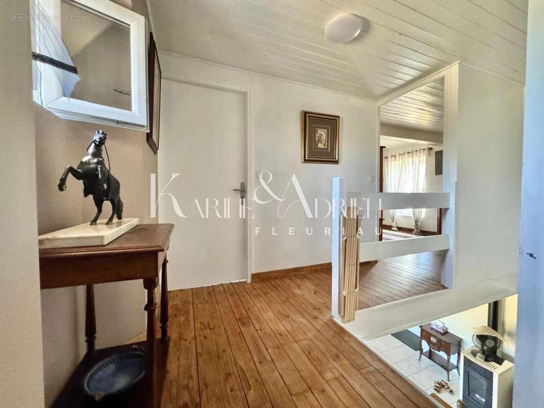 Maison 91 m² à Puy-De-Serre  - photo 2