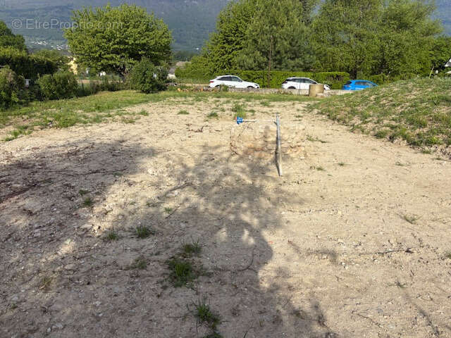 Terrain à bâtir  551 M2  libre constructeur   situé à VOGLANS 73420 - photo 5