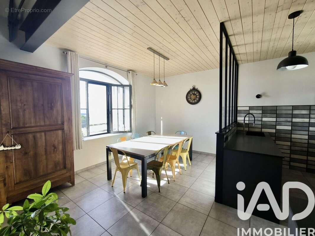 Photo 6 - Commerce à CHAZELLES-SUR-LYON