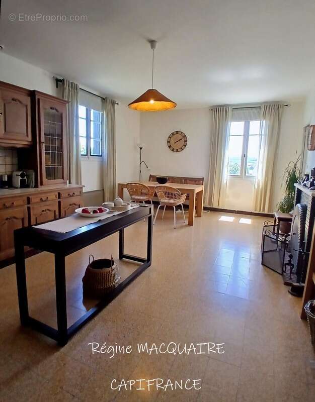 À vendre : Maison mitoyenne de 4 pièces,143 m2 env., 3 chambres sur un terrain de 1500 m2 avec panorama exceptionnel sur la camp - photo 5