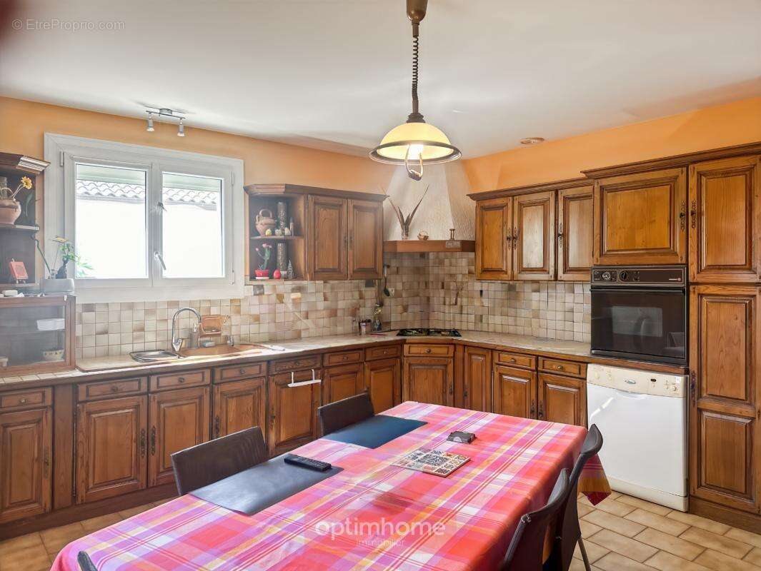 Maison plain-pied 125 M2 habitables, sur sous sol total, proximité tous commerces - photo 8