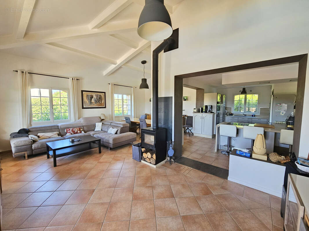 Maison à BAGNOLS-EN-FORET