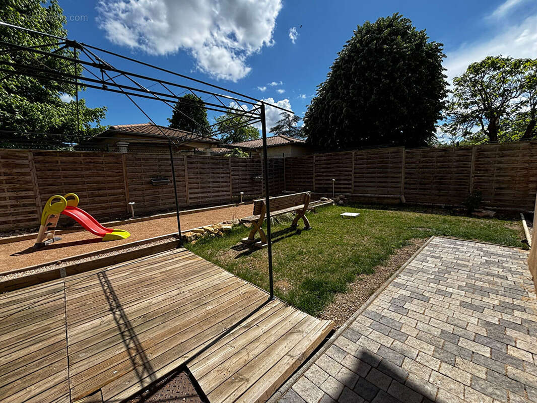 Maison à MONTMERLE-SUR-SAONE