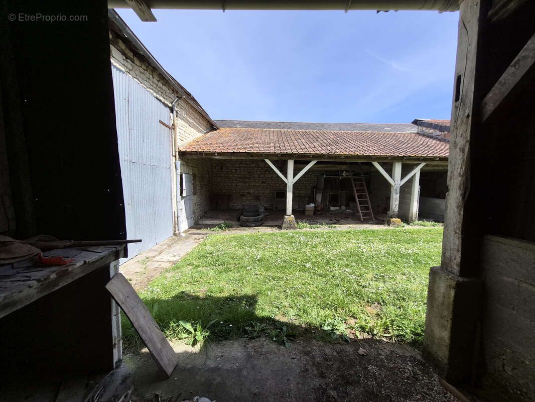Maison avec dépendance et 2000 m2 terrain - photo 29