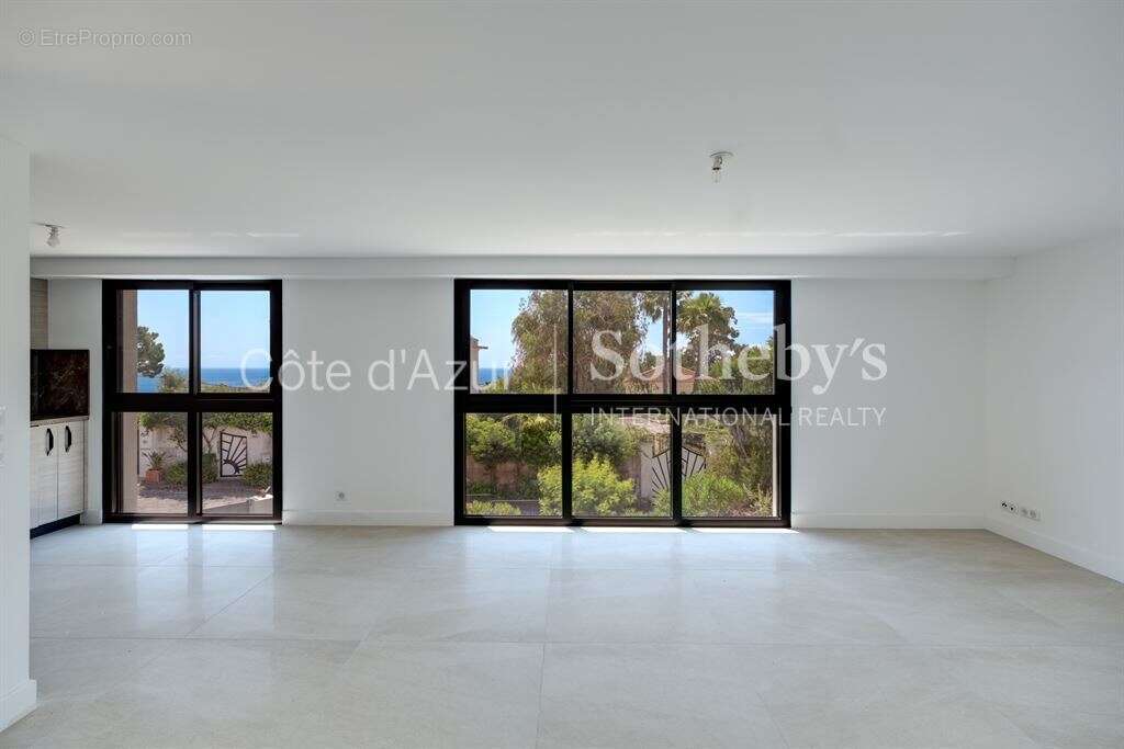 Appartement à VALLAURIS