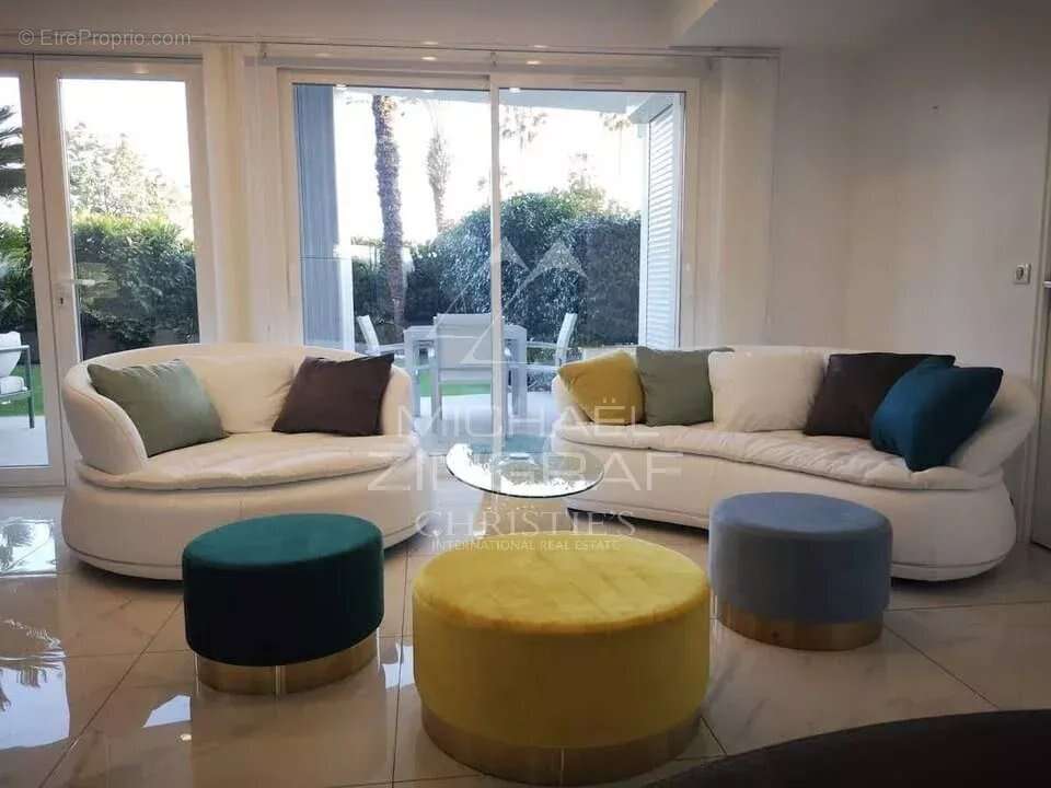Appartement à VALLAURIS