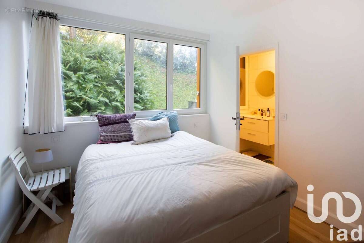 Photo 8 - Appartement à LA CELLE-SAINT-CLOUD