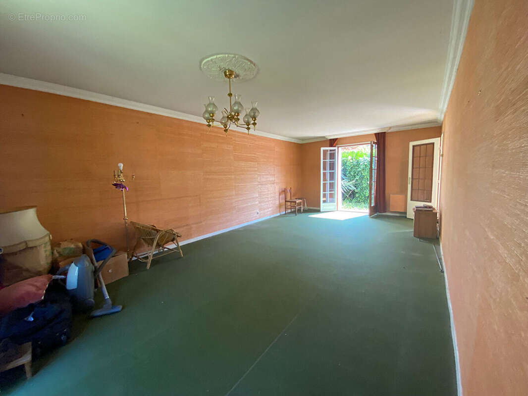 Maison à LES CLAYES-SOUS-BOIS