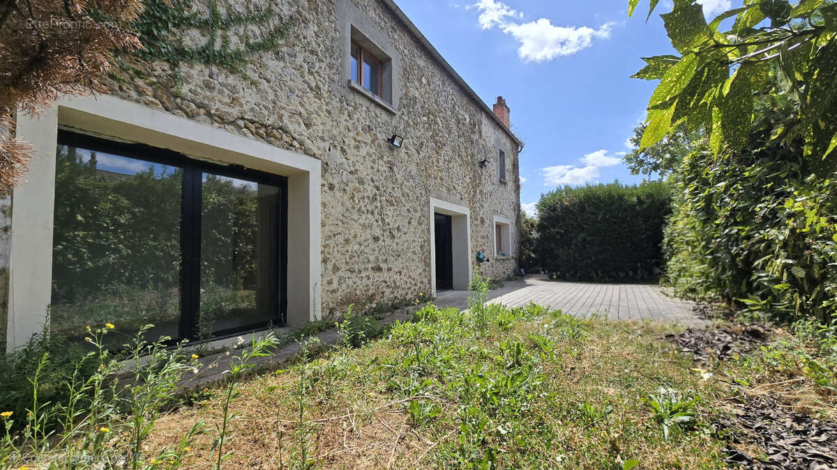 3 pieces  de plain-pied - 70m2 avec jardin privatif avec terrasse bois - 2 stationnements - photo 2