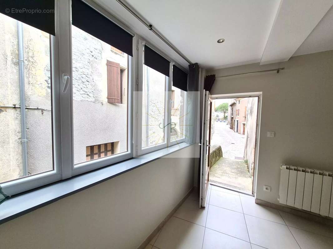 Maison à ROCHEMAURE