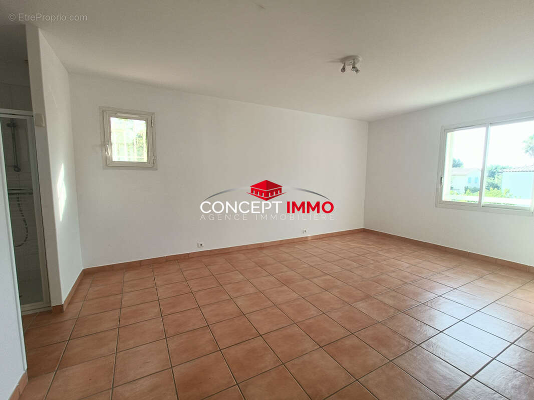 Maison à SOLLIES-PONT