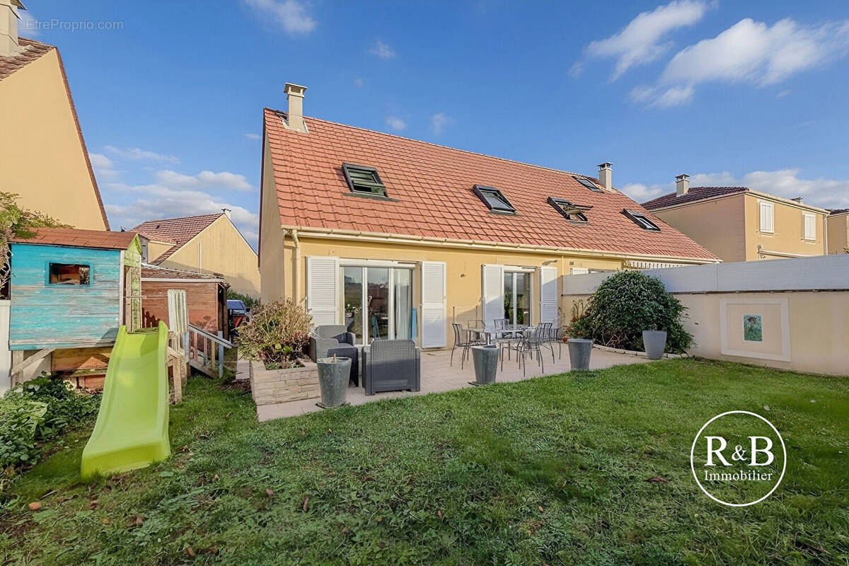 Maison à LES CLAYES-SOUS-BOIS