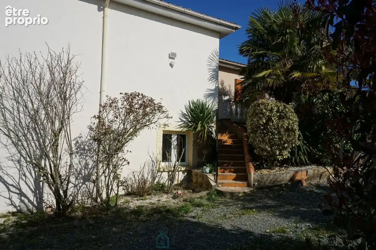 Charmante villa de plain-pied, construite en 2011 avec sous sol. - photo 5