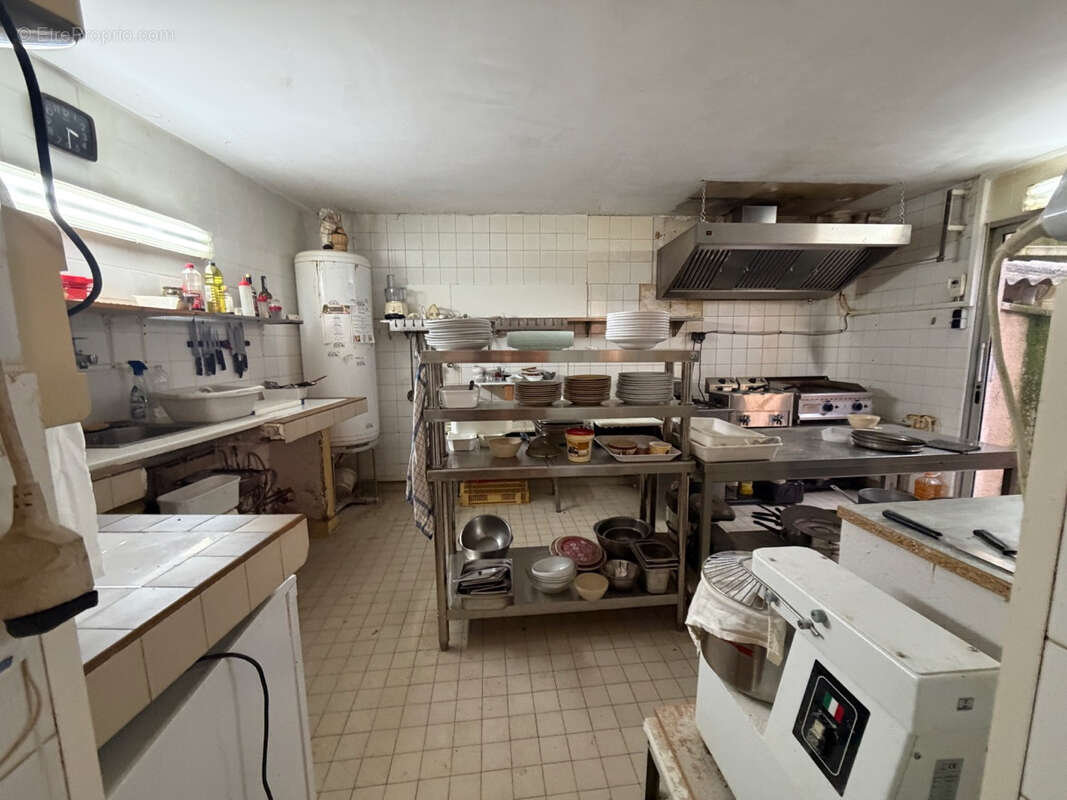 Commerce à LA FOUILLADE