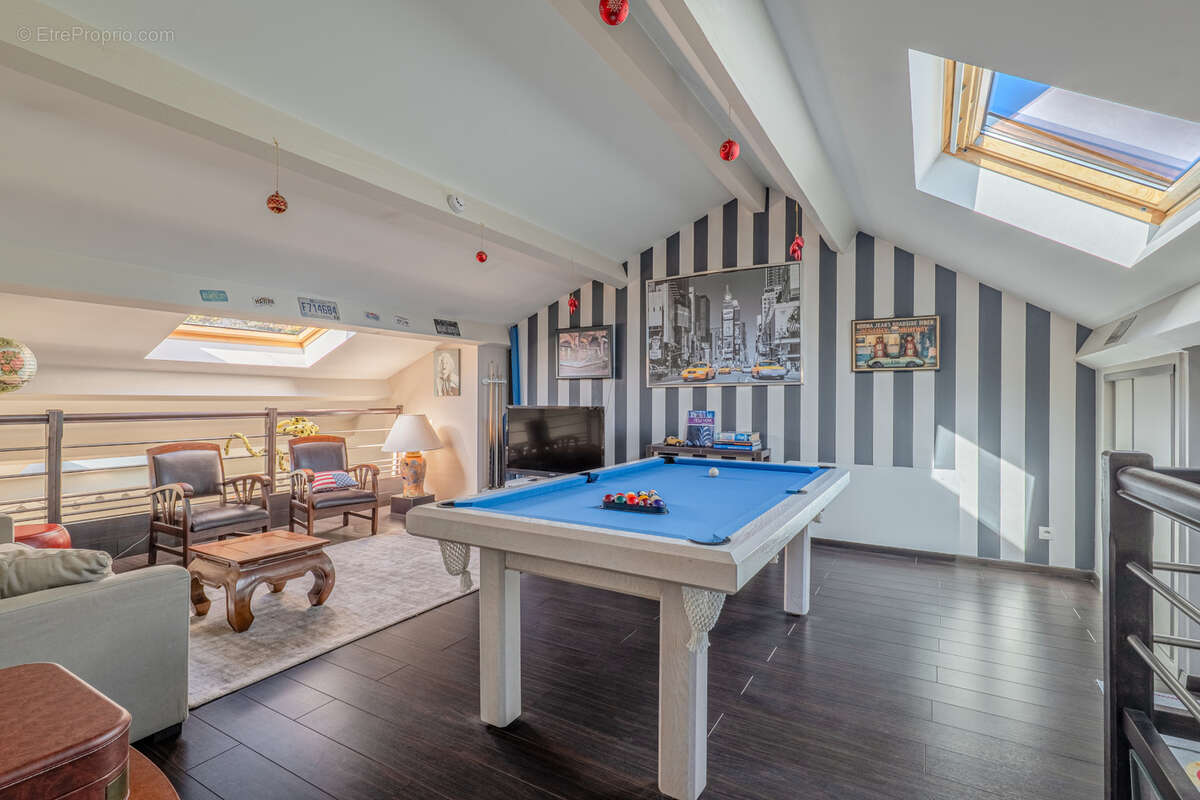 Maison à LA TOUR-DE-SALVAGNY