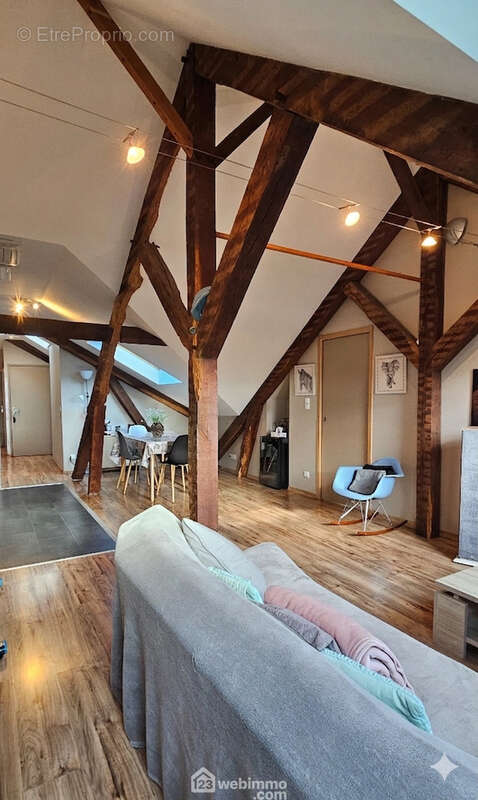 Appartement à NAY