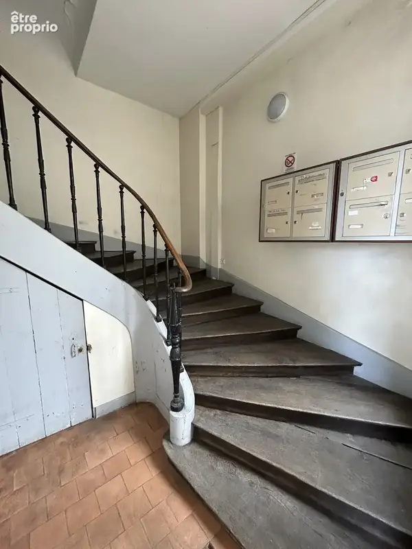 Type 3 dans immeuble de caractère - coeur de ville - photo 9