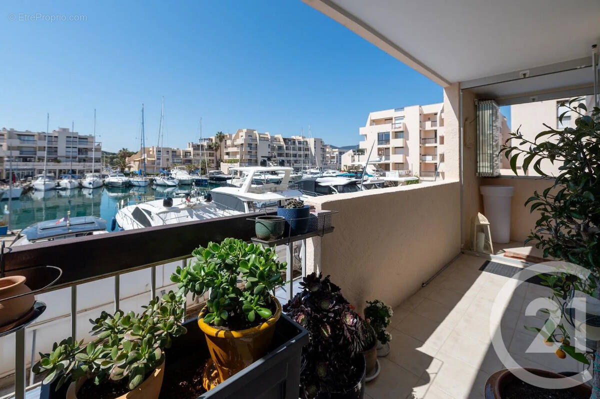 Appartement à BORMES-LES-MIMOSAS