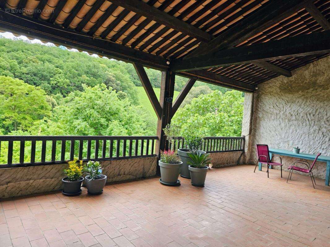 Maison à POMY