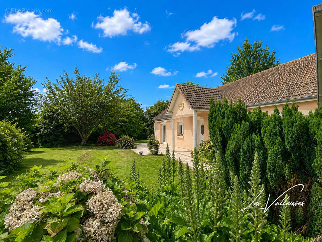 Maison à THIL-MANNEVILLE