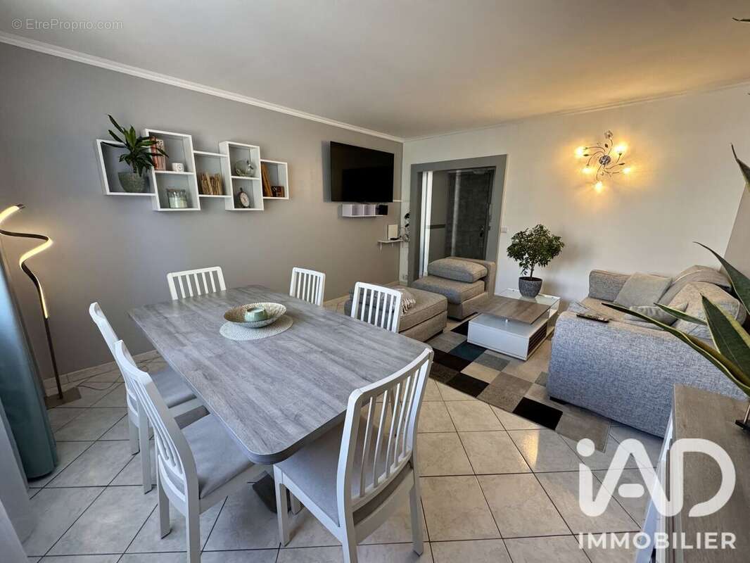 Photo 3 - Appartement à SAINTE-GENEVIEVE-DES-BOIS