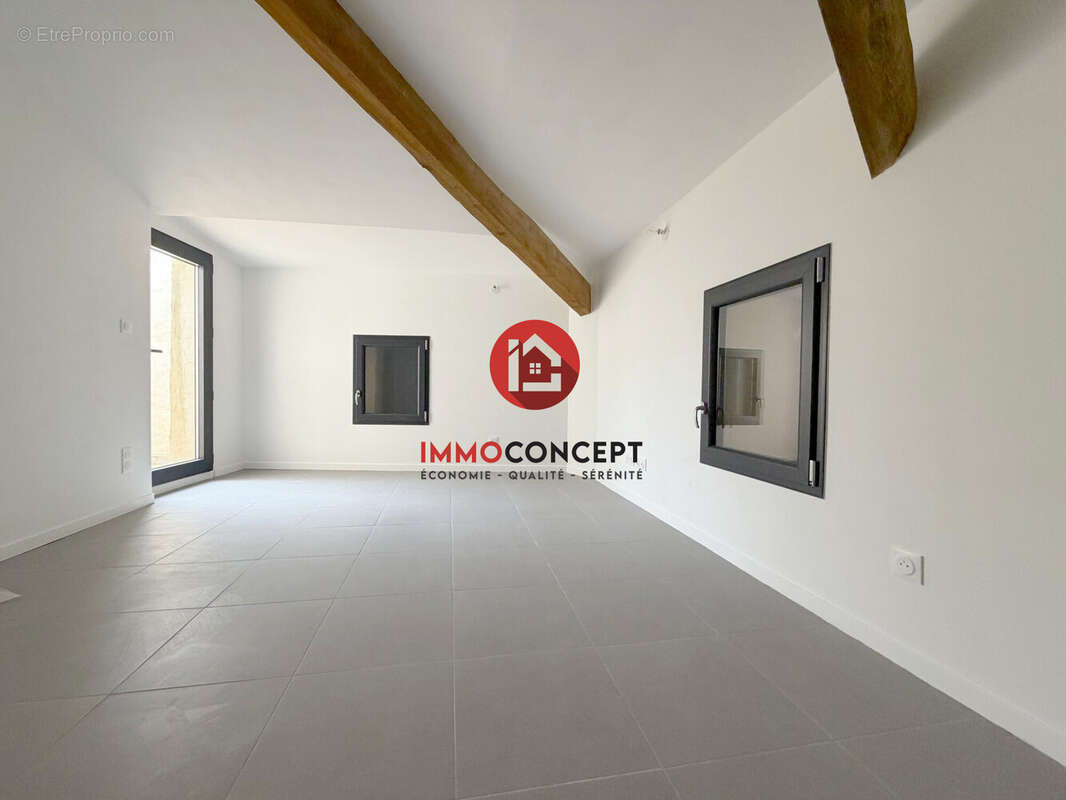 Appartement à LAUDUN-L'ARDOISE