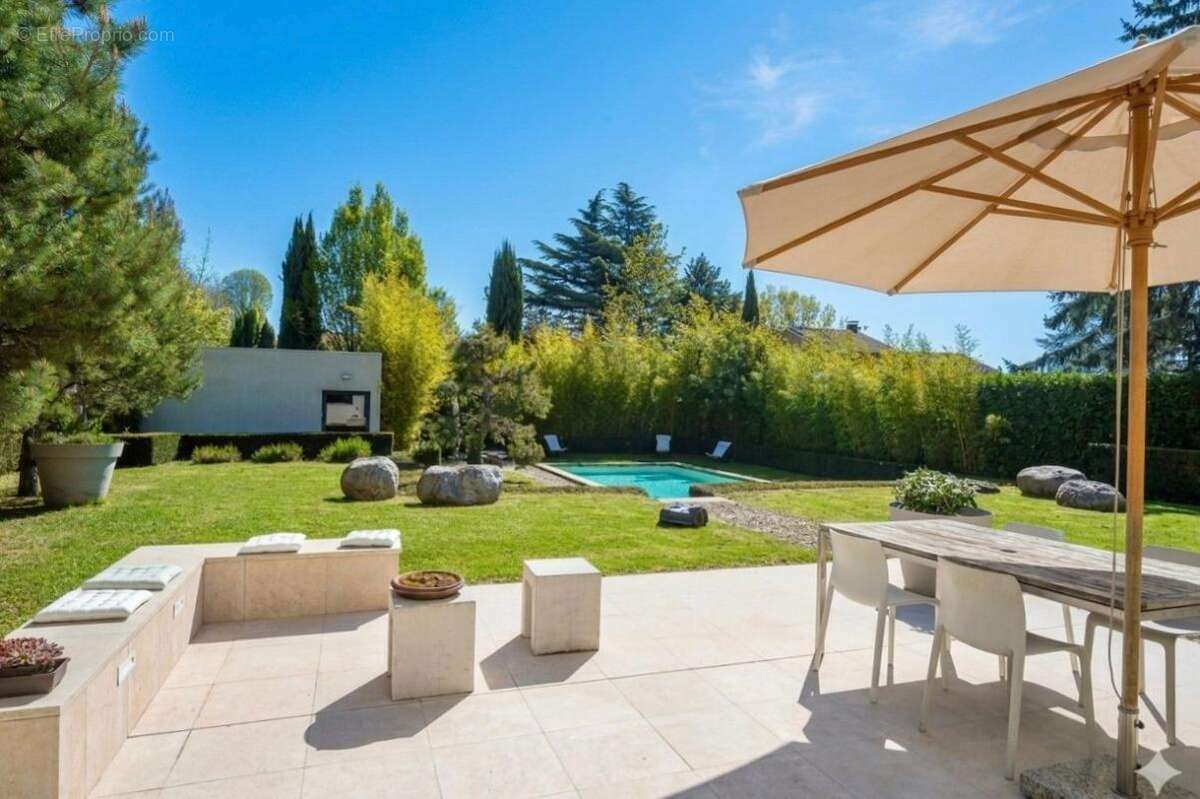 Elégance et prix rare pour cette superbe maison d'architecte ! - photo 2