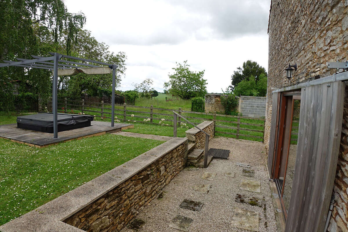 Maison à CHAMPNIERS