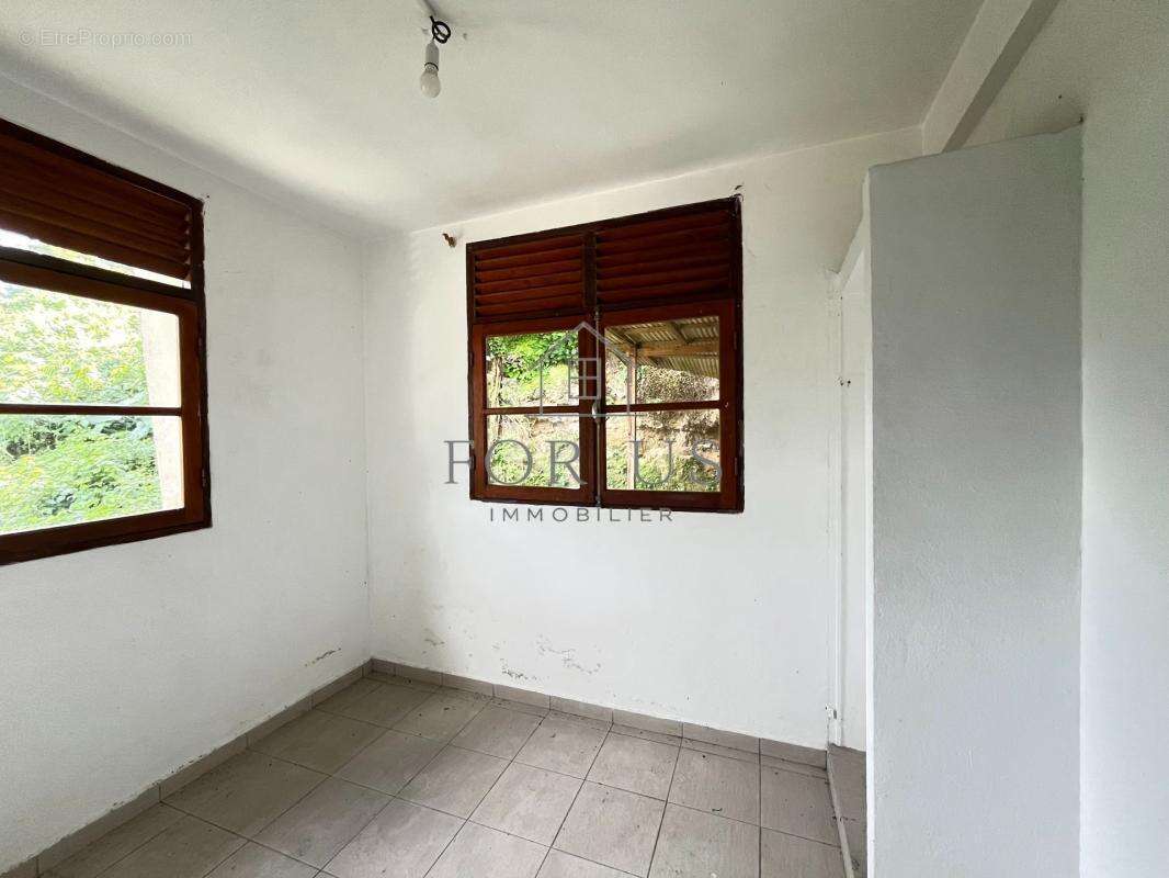 Maison à LES ABYMES