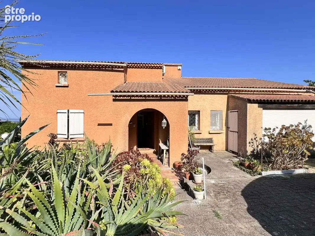 Maison familiale avec vue mer, jardin piscinable et fort potentiel - photo 3
