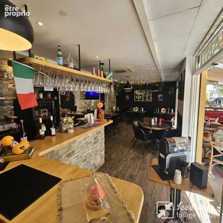 JUAN LES PINS, restaurant, 80 couverts, 100 M des plages, terrasse, parking, excellent état. - photo 17