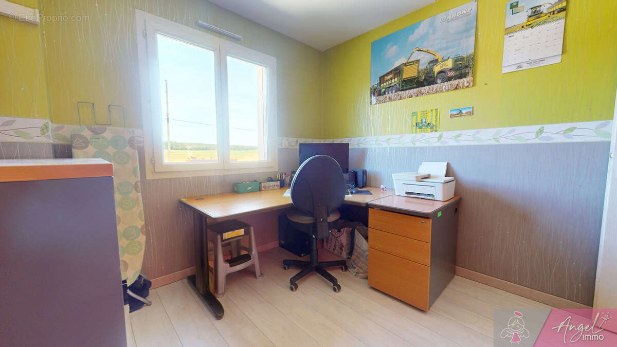 Maison romange sur terrain de 2427 m2 - photo 15