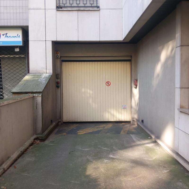 Parking à PARIS-15E