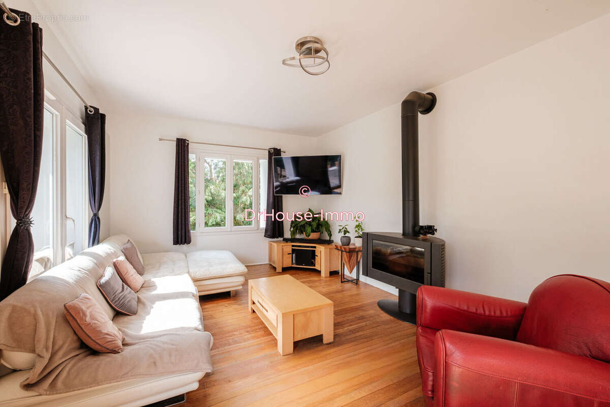 Maison 247 m² à La Celle-Saint-Cloud  - photo 19