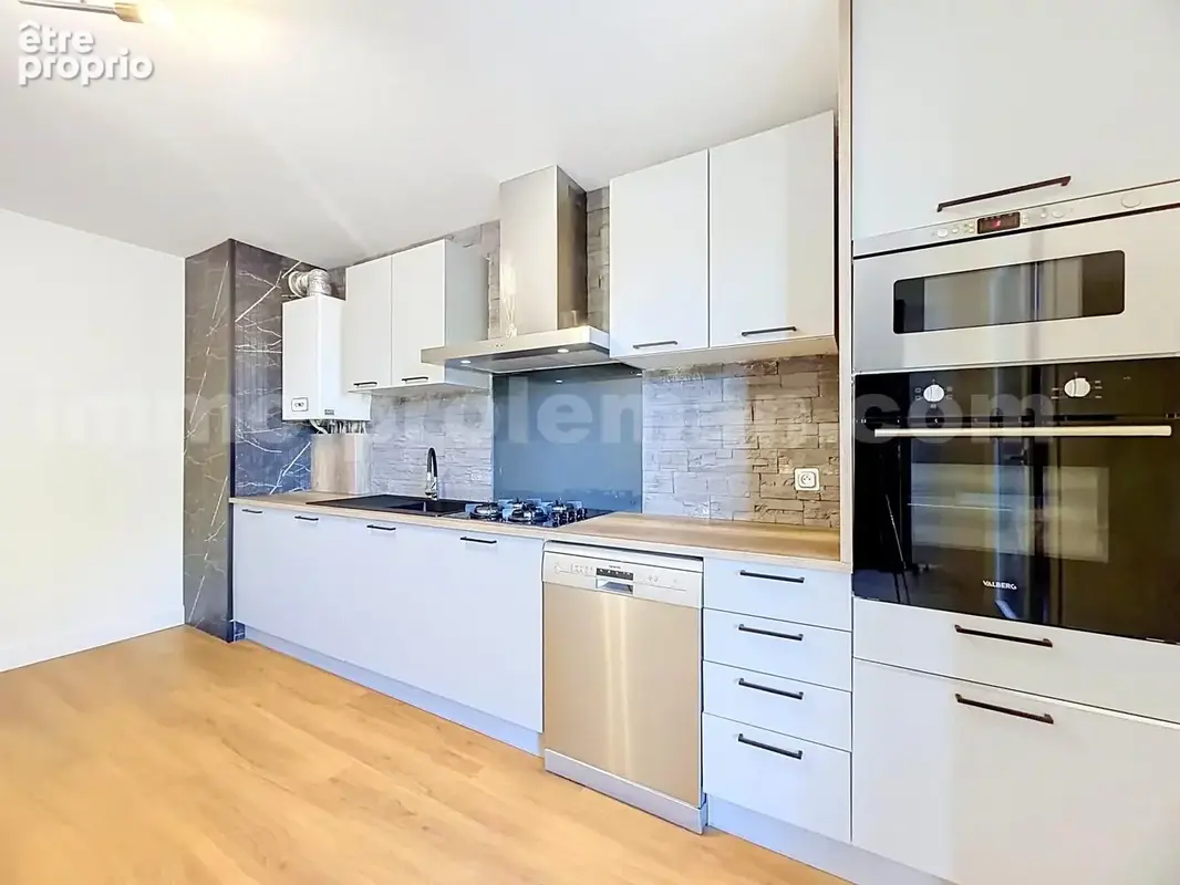 Appartement_T4_Annemasse_belle_superficie_proximitée_frontière_Suisse_tram_Ceva_direction_GENEVE_Frontaliers_Cuisine_
