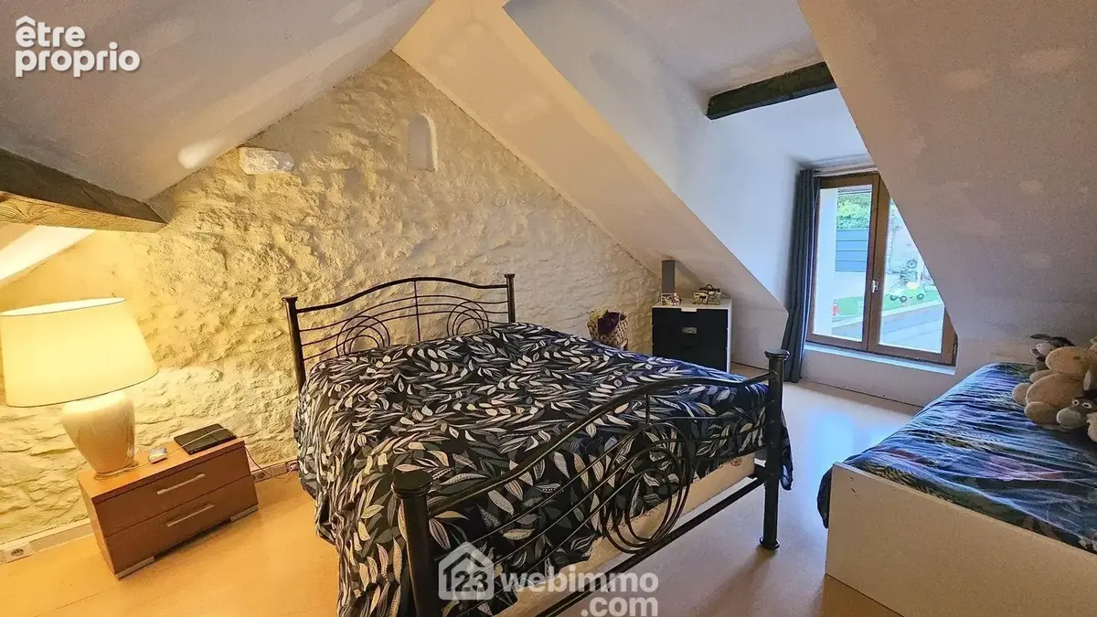 Au 1er étage, une chambre cocooning de 8 m².