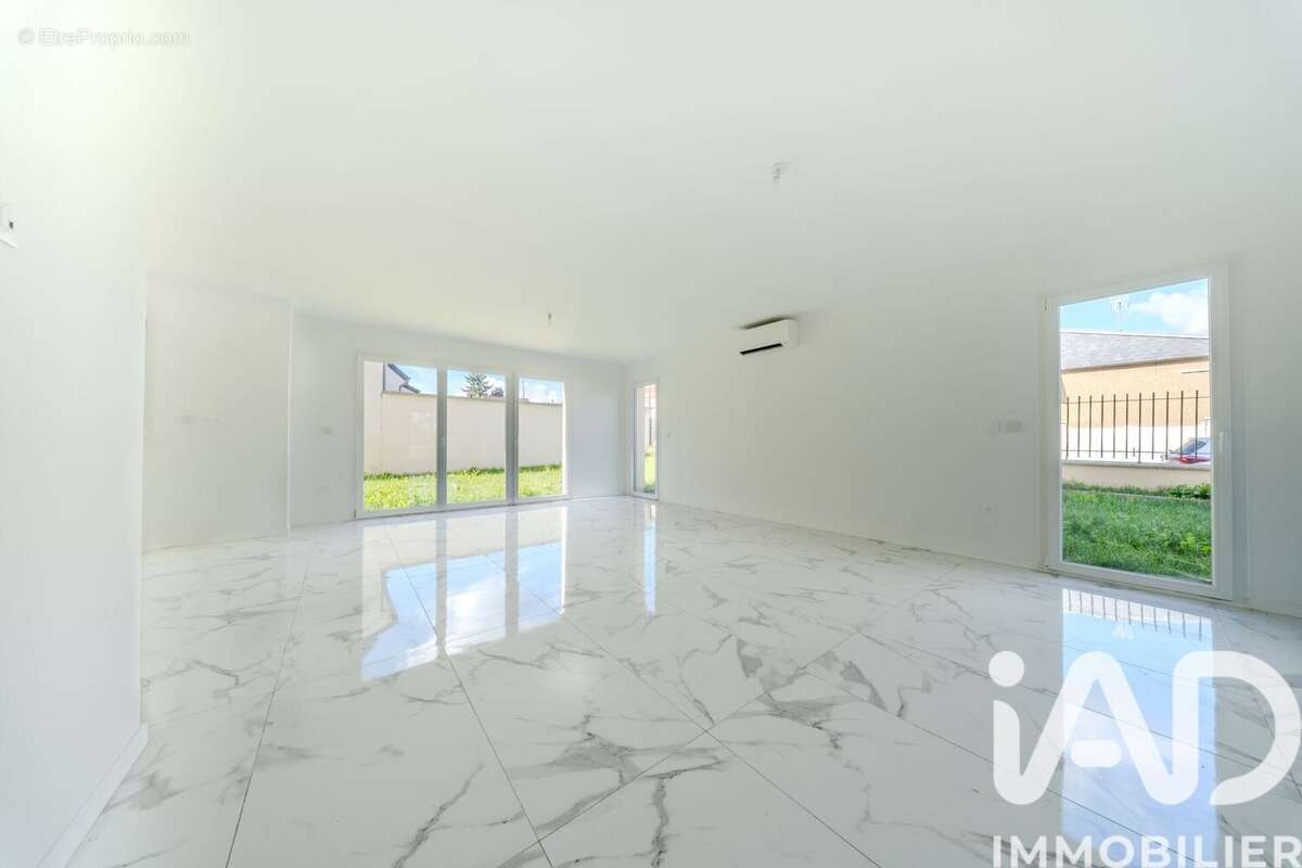 Maison 155 m² à Lagny-Sur-Marne  - photo 2