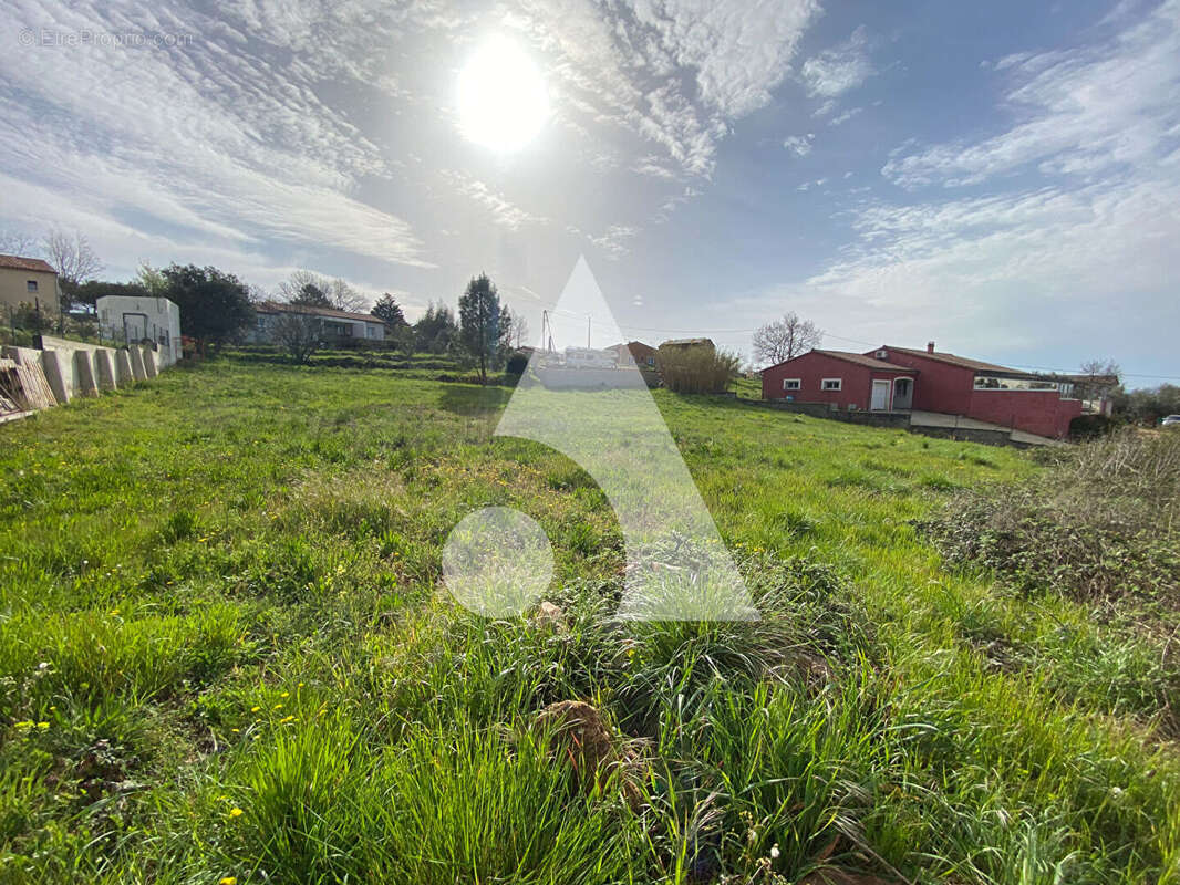 Terrain à LARGENTIERE