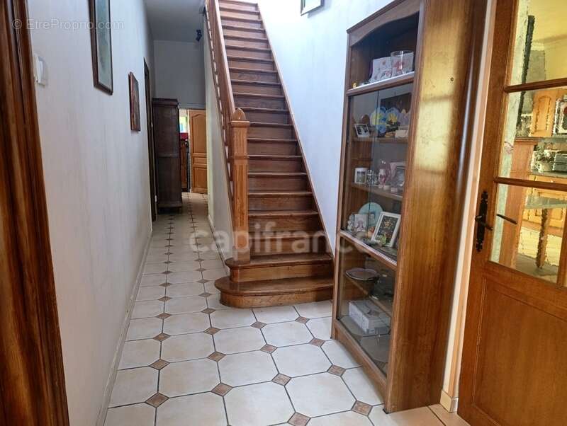  Spacieuse maison bourgeoise de 280 m² – Habitez et générez un revenu locatif avec 50 m² en plus ! - photo 8