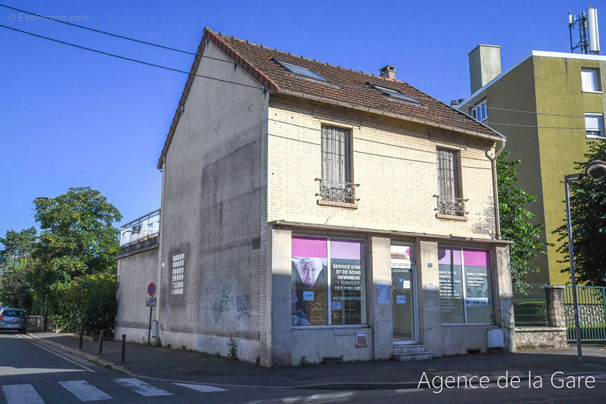 Commerce à SARTROUVILLE